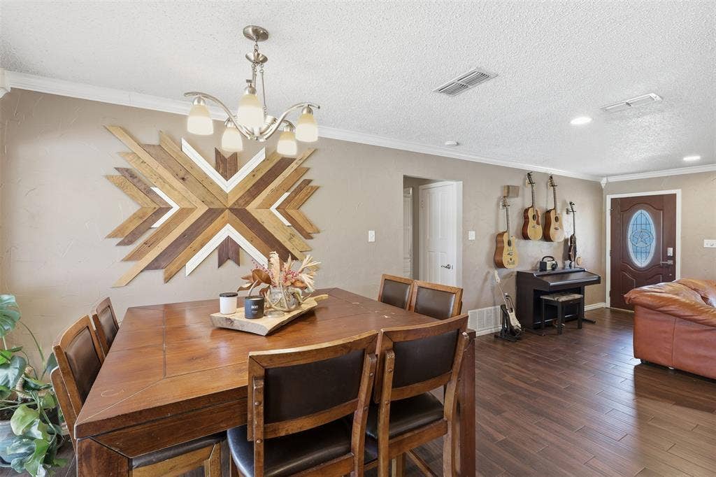 2609 Oaks Drive, Granbury, TX 76049