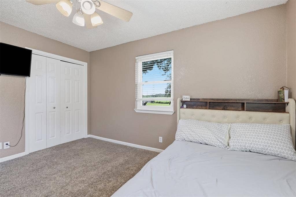 2609 Oaks Drive, Granbury, TX 76049