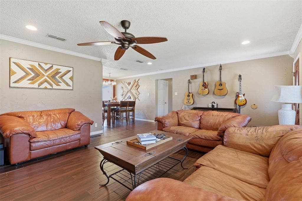 2609 Oaks Drive, Granbury, TX 76049