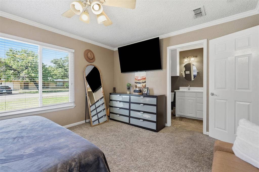 2609 Oaks Drive, Granbury, TX 76049