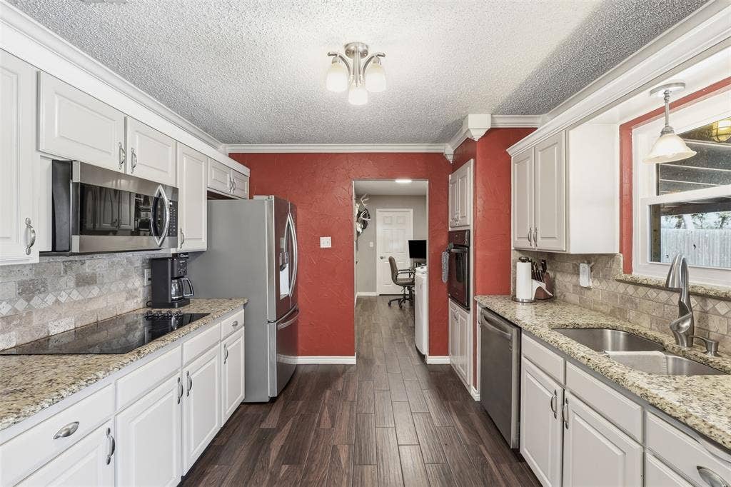2609 Oaks Drive, Granbury, TX 76049