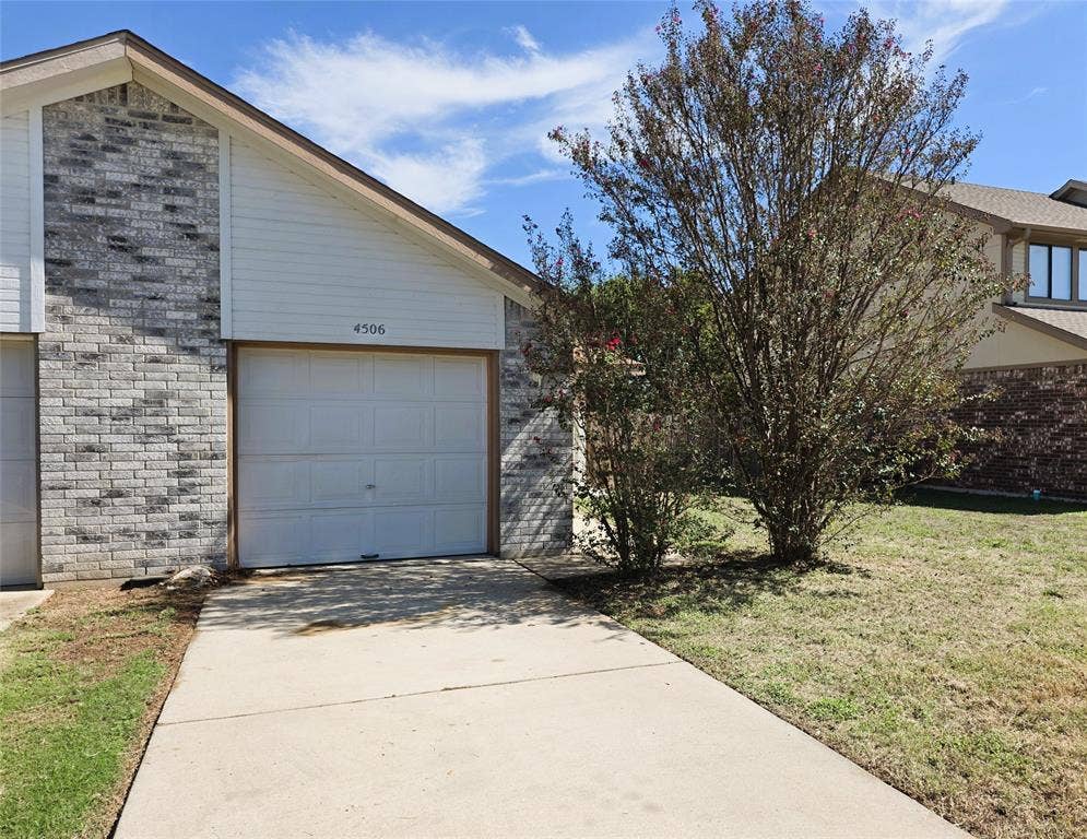 This lovely move-in ready home is in the heart of Killeen