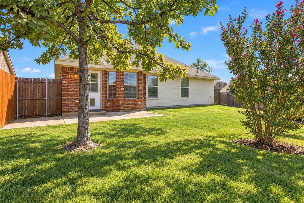 1524 Hanover Lane, Van Alstyne, TX 75495