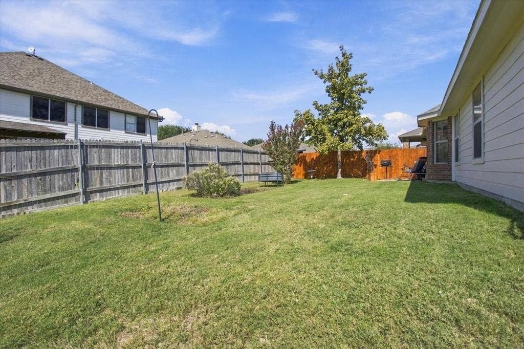 1524 Hanover Lane, Van Alstyne, TX 75495
