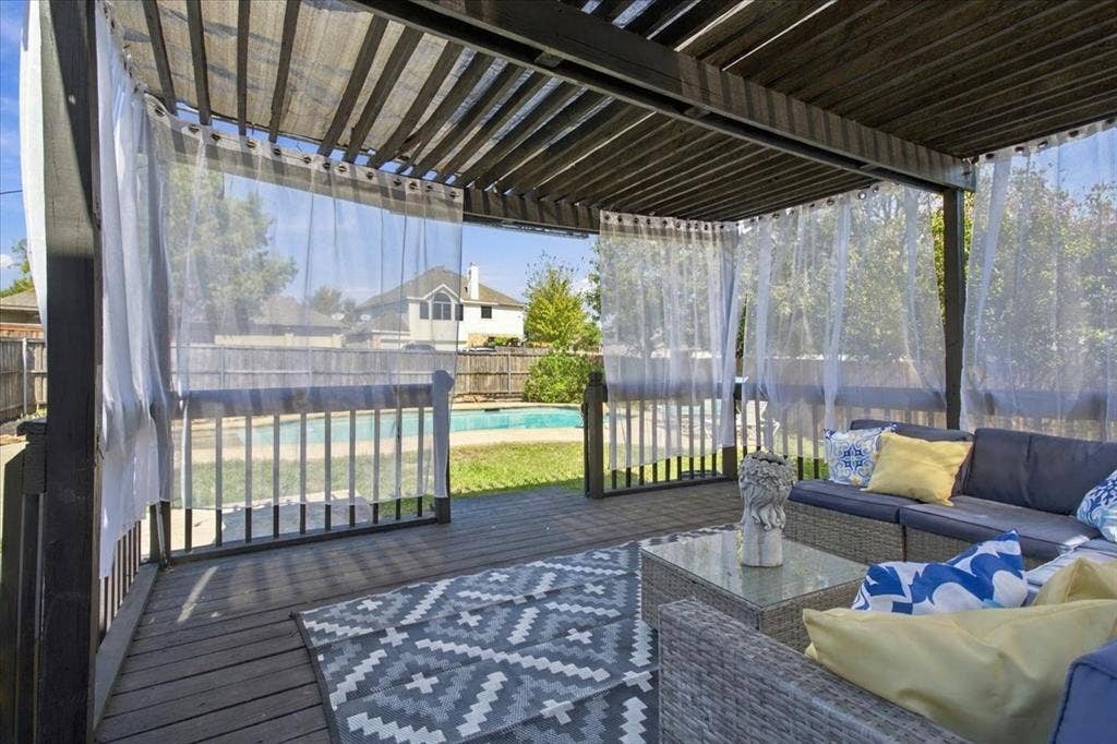 204 Newport Drive, Van Alstyne, TX 75495 204 Newport Drive, Van Alstyne, TX 75495