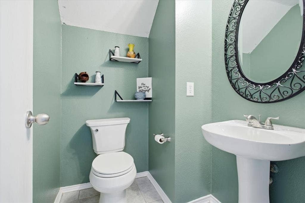 204 Newport Drive, Van Alstyne, TX 75495 204 Newport Drive, Van Alstyne, TX 75495
