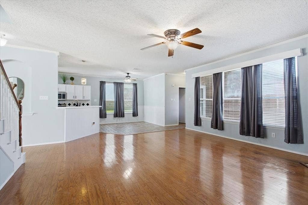 204 Newport Drive, Van Alstyne, TX 75495 204 Newport Drive, Van Alstyne, TX 75495