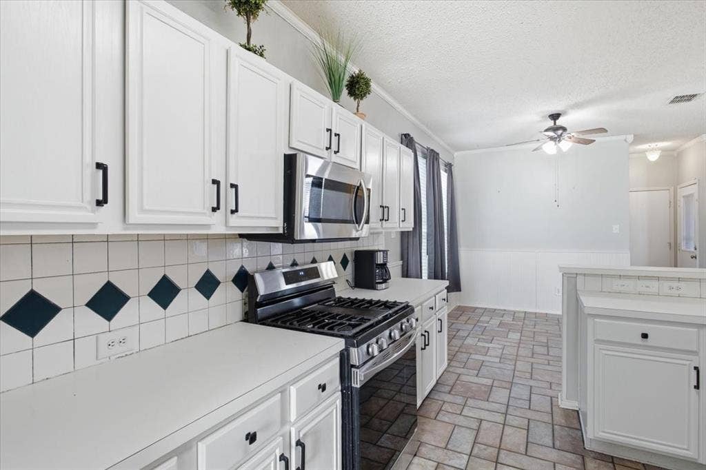 204 Newport Drive, Van Alstyne, TX 75495 204 Newport Drive, Van Alstyne, TX 75495