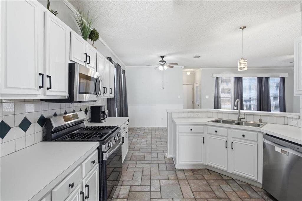 204 Newport Drive, Van Alstyne, TX 75495 204 Newport Drive, Van Alstyne, TX 75495