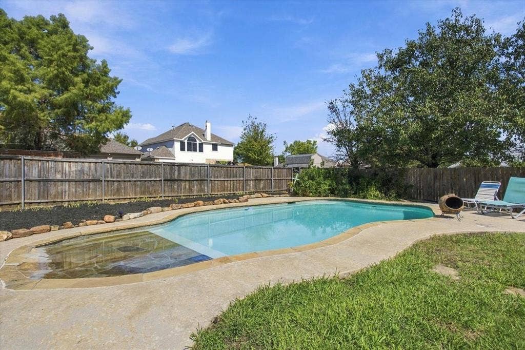 204 Newport Drive, Van Alstyne, TX 75495 204 Newport Drive, Van Alstyne, TX 75495