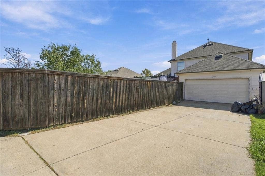 204 Newport Drive, Van Alstyne, TX 75495 204 Newport Drive, Van Alstyne, TX 75495