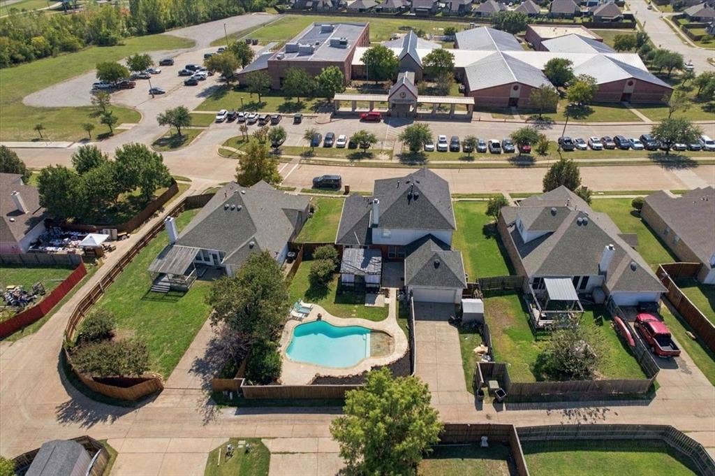 204 Newport Drive, Van Alstyne, TX 75495 204 Newport Drive, Van Alstyne, TX 75495