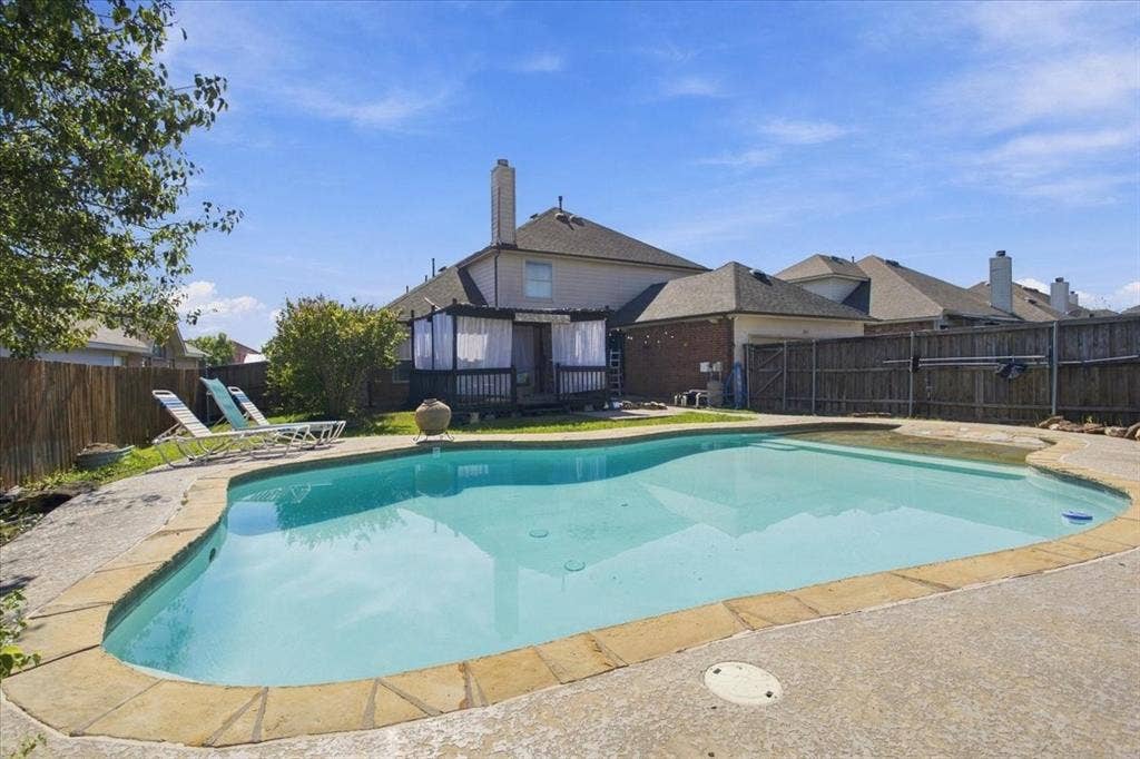 204 Newport Drive, Van Alstyne, TX 75495 204 Newport Drive, Van Alstyne, TX 75495