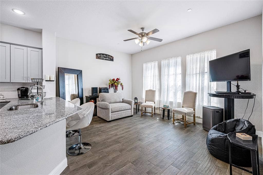 1451 Perrin Lane, Farmers Branch, TX 75234 1451 Perrin Lane, Farmers Branch, TX 75234