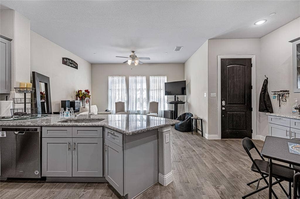 1451 Perrin Lane, Farmers Branch, TX 75234 1451 Perrin Lane, Farmers Branch, TX 75234