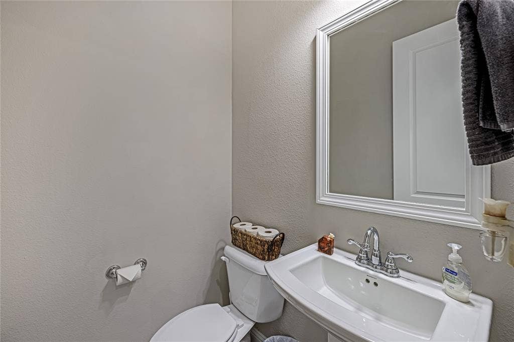 1451 Perrin Lane, Farmers Branch, TX 75234 1451 Perrin Lane, Farmers Branch, TX 75234