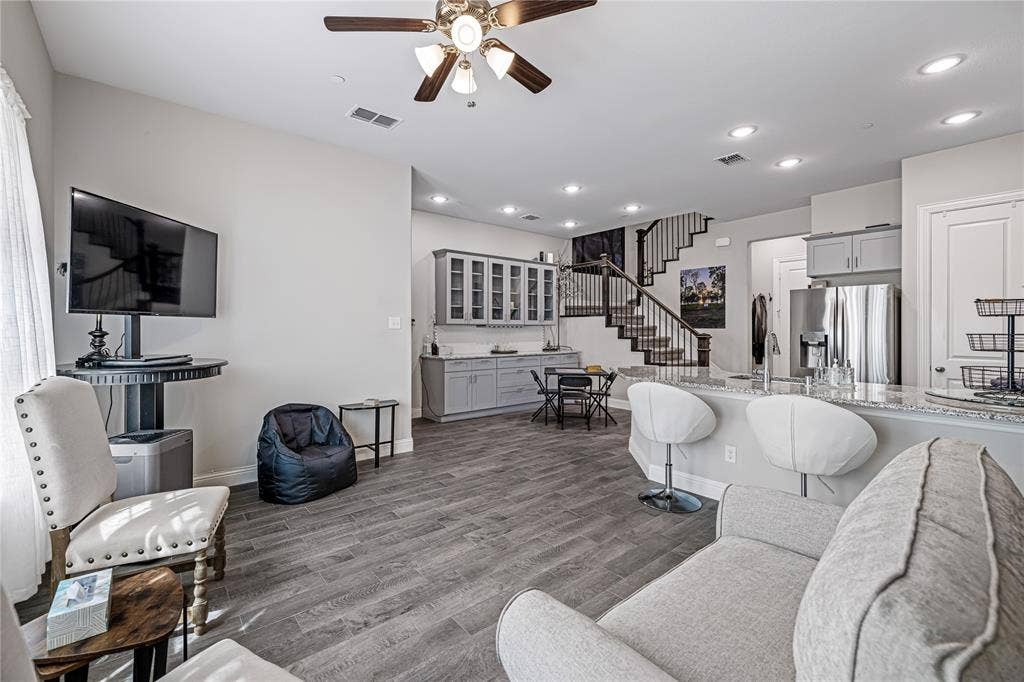 1451 Perrin Lane, Farmers Branch, TX 75234 1451 Perrin Lane, Farmers Branch, TX 75234