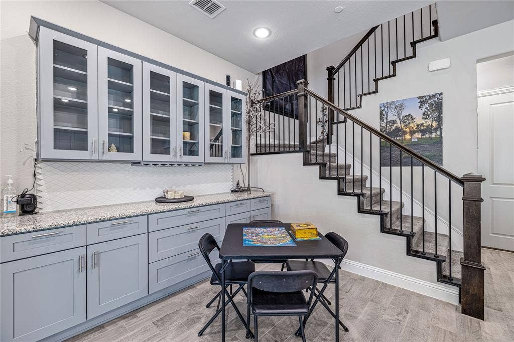 1451 Perrin Lane, Farmers Branch, TX 75234 1451 Perrin Lane, Farmers Branch, TX 75234