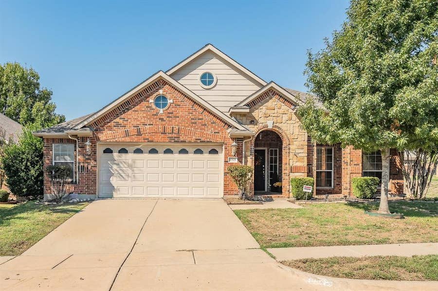 Property photo for 10525 Melrose Lane, Fort Worth, TX
