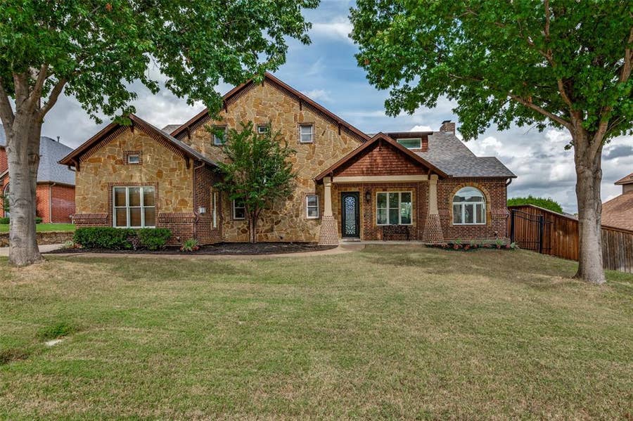 Property photo for 3201 Wildpointe Court, Mansfield, TX