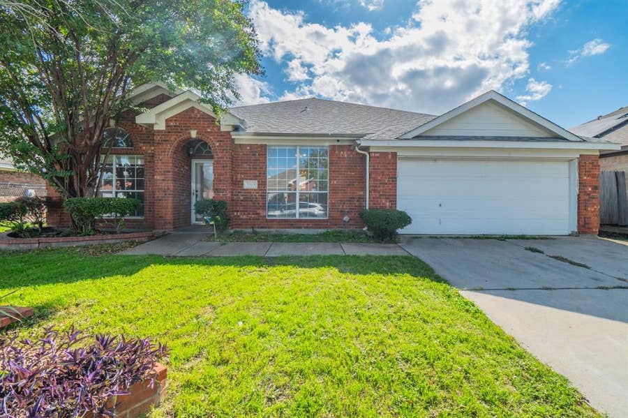 Property photo for 3913 Orlando Springs Drive, Fort Worth, TX
