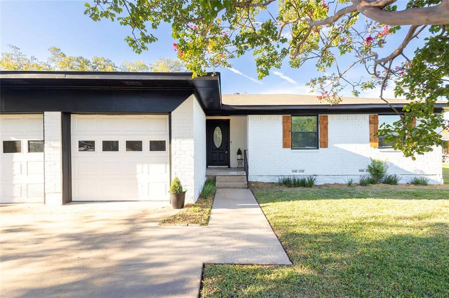 Property photo for 254 Kincaid Street, Van Alstyne, TX