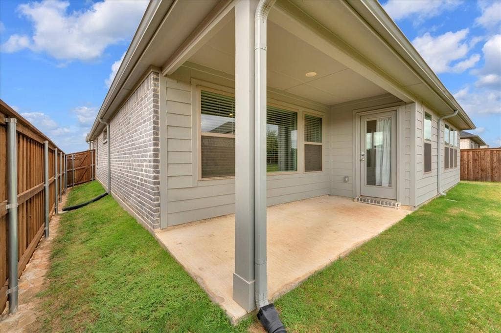 1216 Nuevo Rancho Lane, Fort Worth, TX 76052