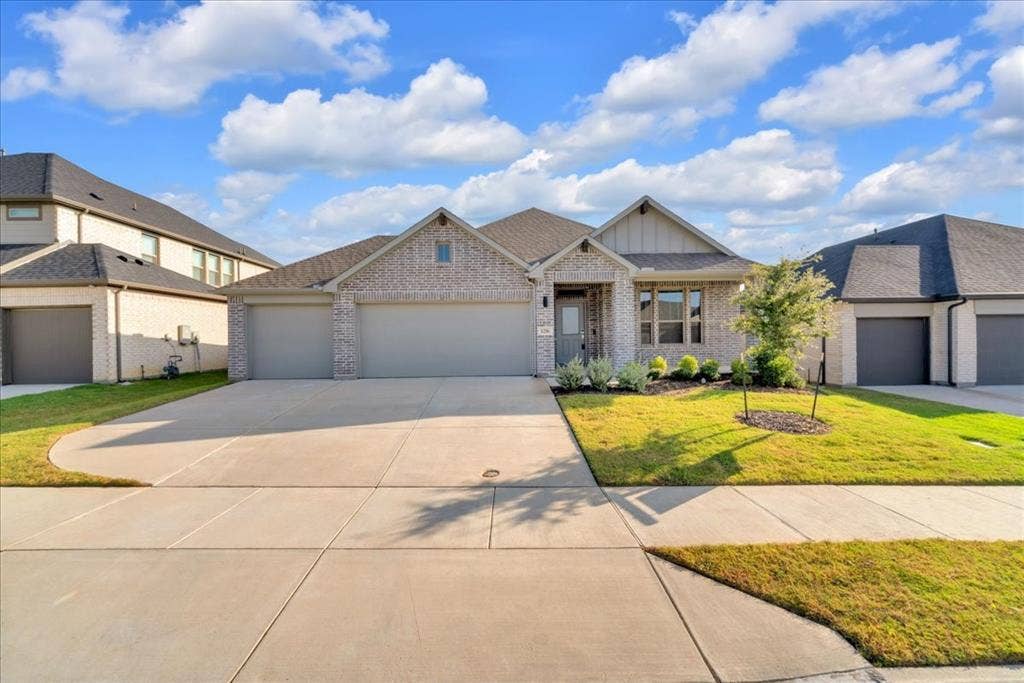 1216 Nuevo Rancho Lane, Fort Worth, TX 76052