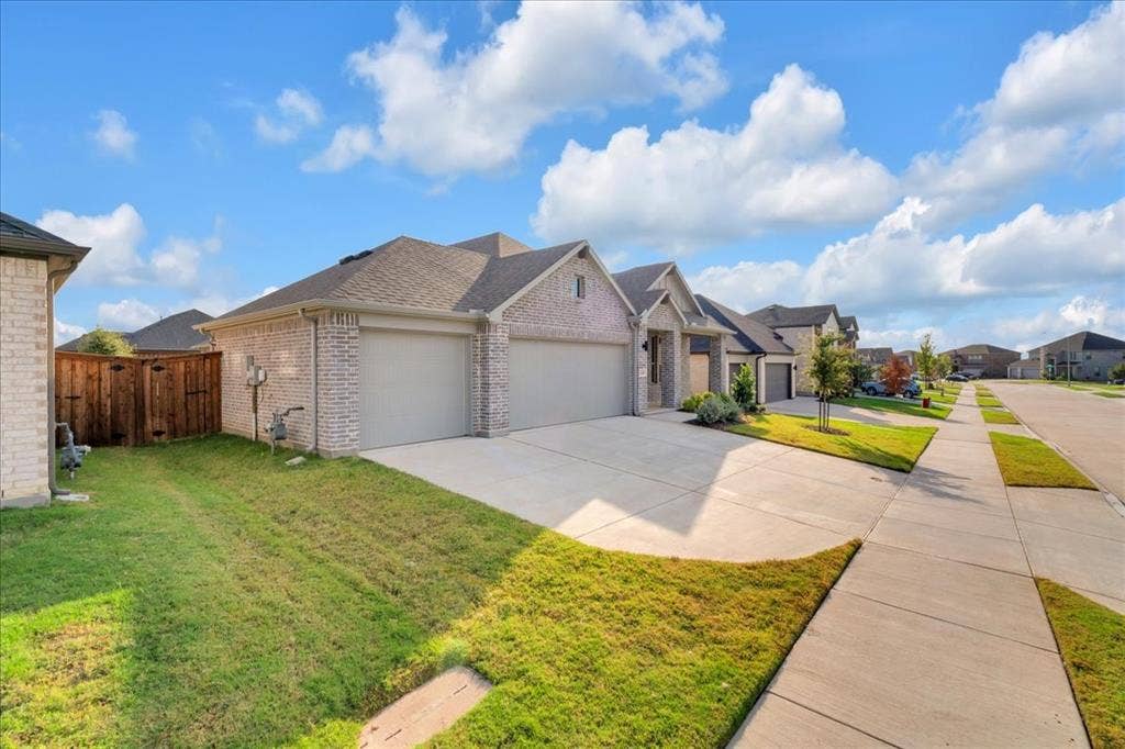 1216 Nuevo Rancho Lane, Fort Worth, TX 76052