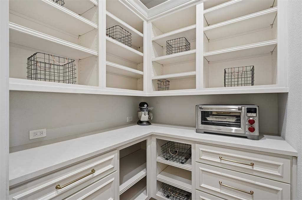 4105 Walnut Meadow Lane, Dallas, TX 75229 4105 Walnut Meadow Lane, Dallas, TX 75229