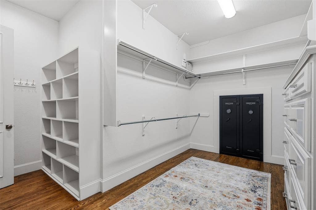 4105 Walnut Meadow Lane, Dallas, TX 75229 Primary Closet