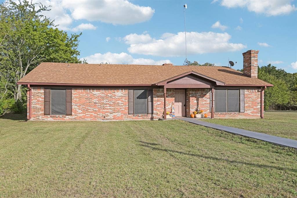 779 County Road 4123, Greenville, TX 75401