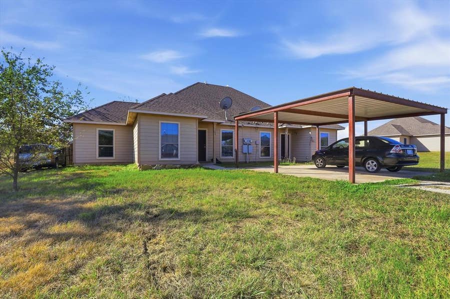 Property photo for 124 Collett Court, Weatherford, TX
