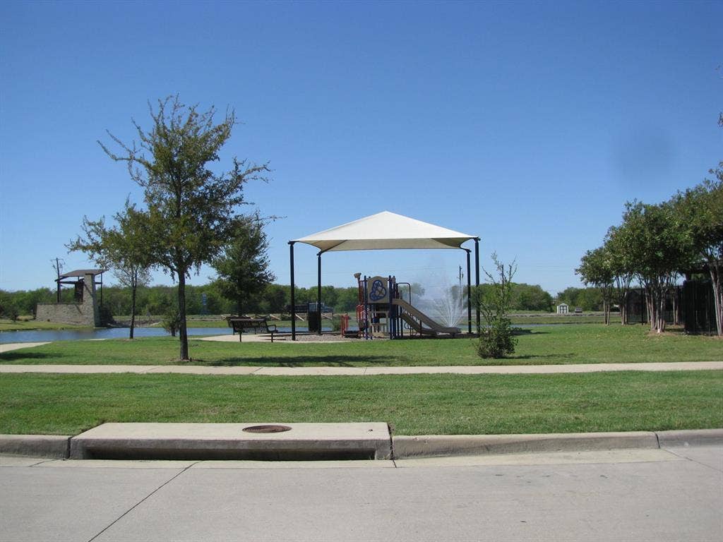 1322 Bushel Drive, Royse City, TX 75189 One side of the community pond and one of the parks.
