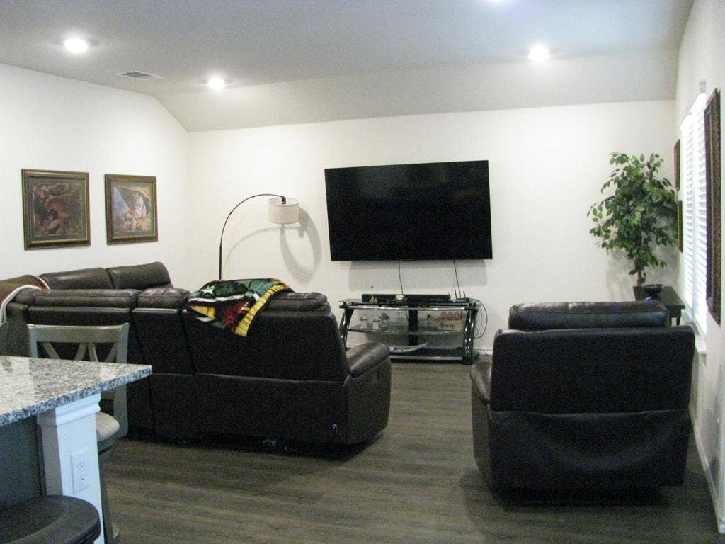 1322 Bushel Drive, Royse City, TX 75189 Nicely sized family room. Easily flow from the family room to the kitchen...perfect for entertaining.