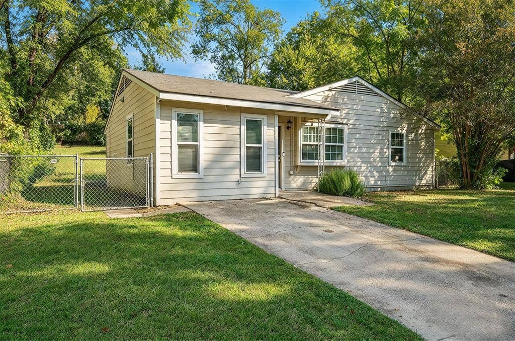 2527 Talco Drive, Dallas, TX 75241 Long Driveway - Virtually enhanced