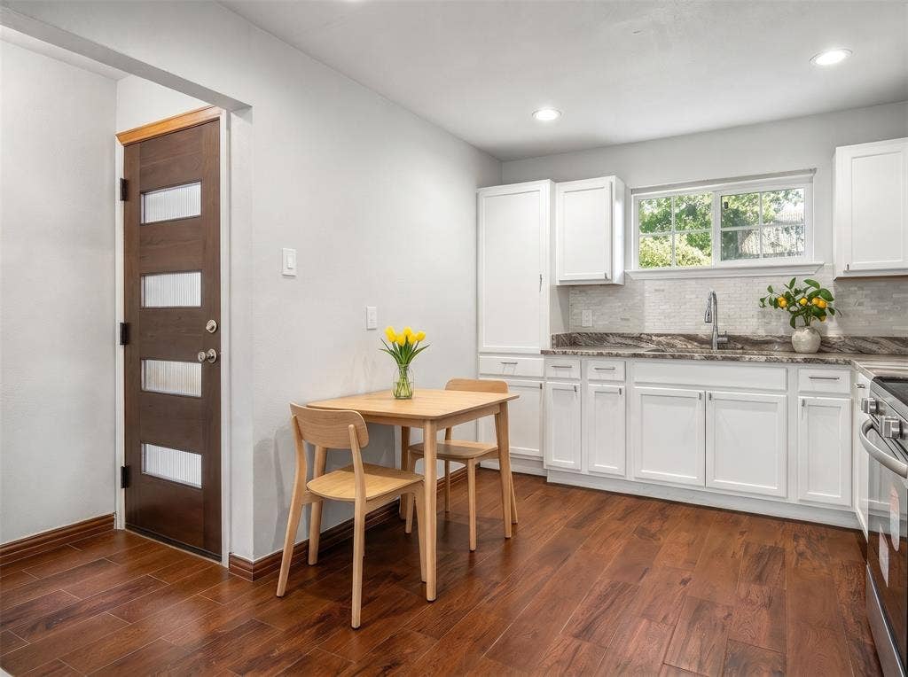 2527 Talco Drive, Dallas, TX 75241 Space for Dining in Kitchen too! Note pretty glass tile backsplash - Virtually staged