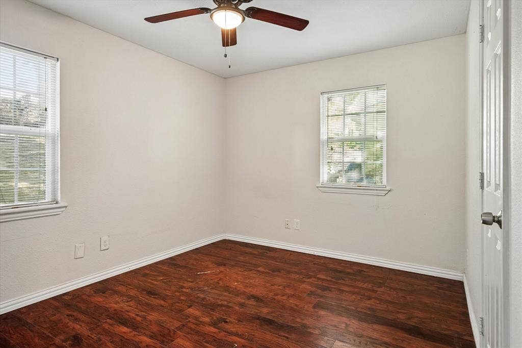 2527 Talco Drive, Dallas, TX 75241 Primary Bedroom Views Backyard