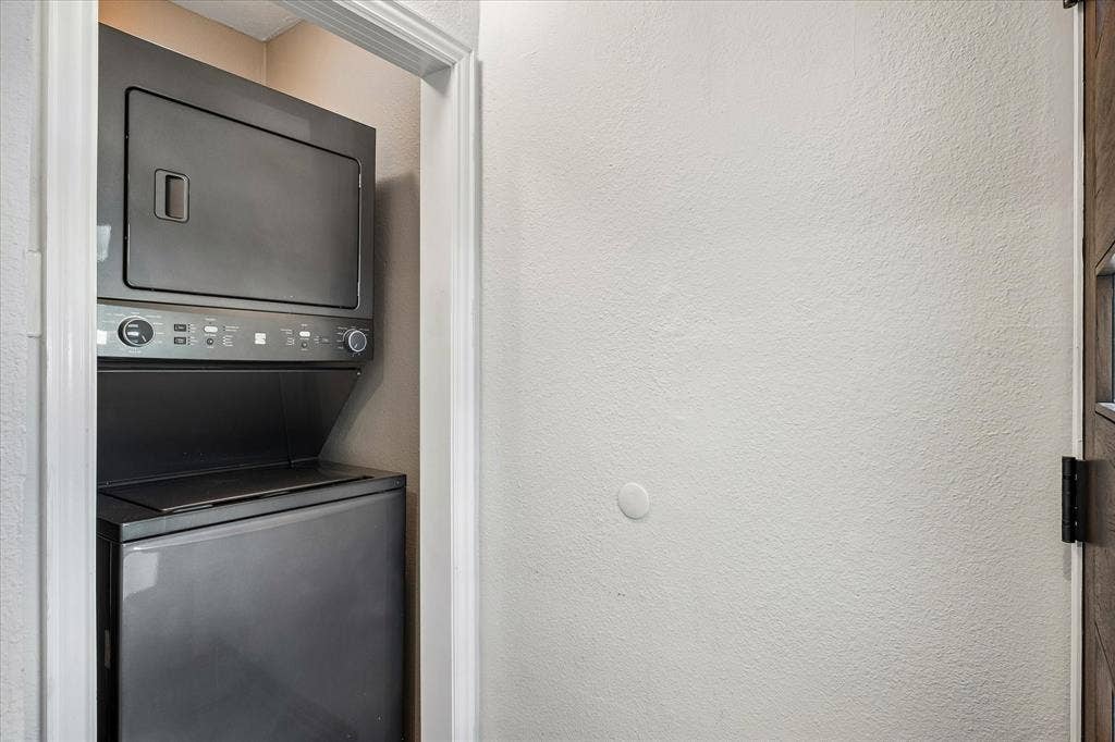 2527 Talco Drive, Dallas, TX 75241 Stacked Washer Dryer Sits Opposite Back Door