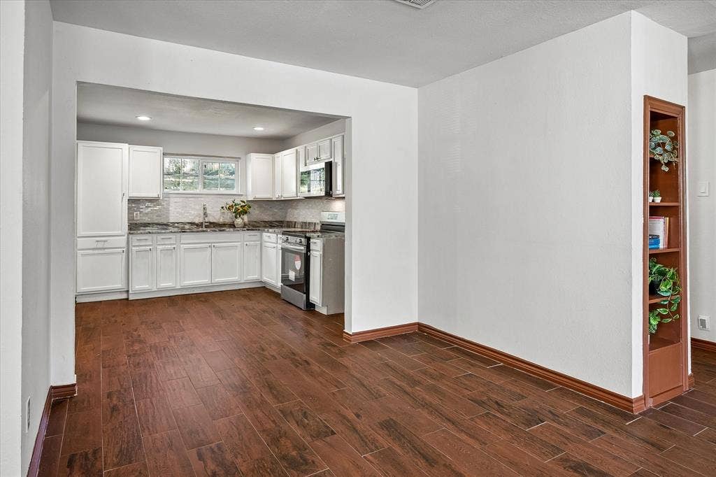 2527 Talco Drive, Dallas, TX 75241 More Space for Dining or Living