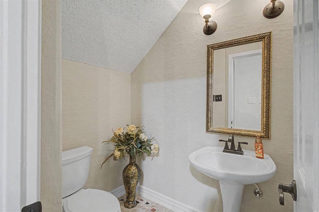 2705 Wind Ridge, McKinney, TX 75072 Powder Bath, downstairs
