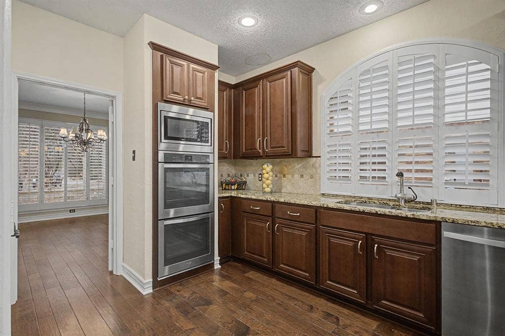 2705 Wind Ridge, McKinney, TX 75072 Double ovens
