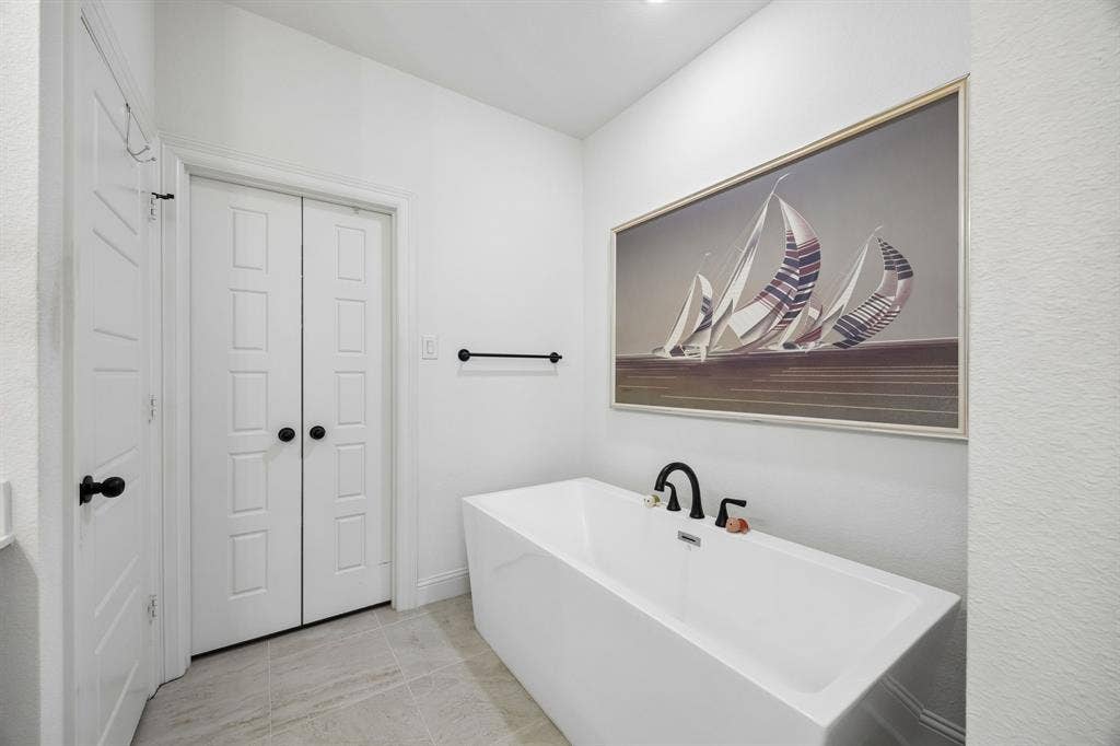 9036 Lakeside Drive, Fort Worth, TX 76179