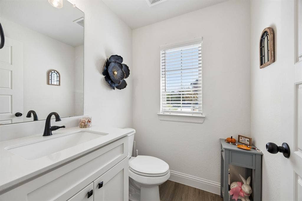 9036 Lakeside Drive, Fort Worth, TX 76179