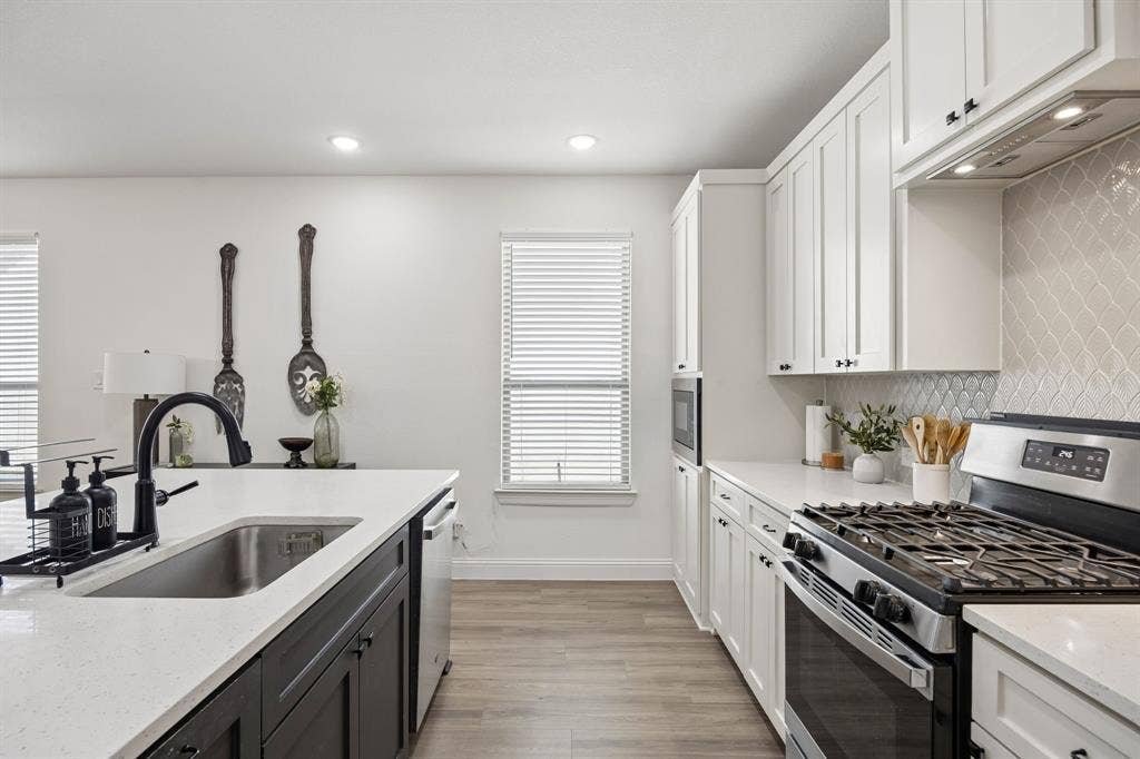 9036 Lakeside Drive, Fort Worth, TX 76179