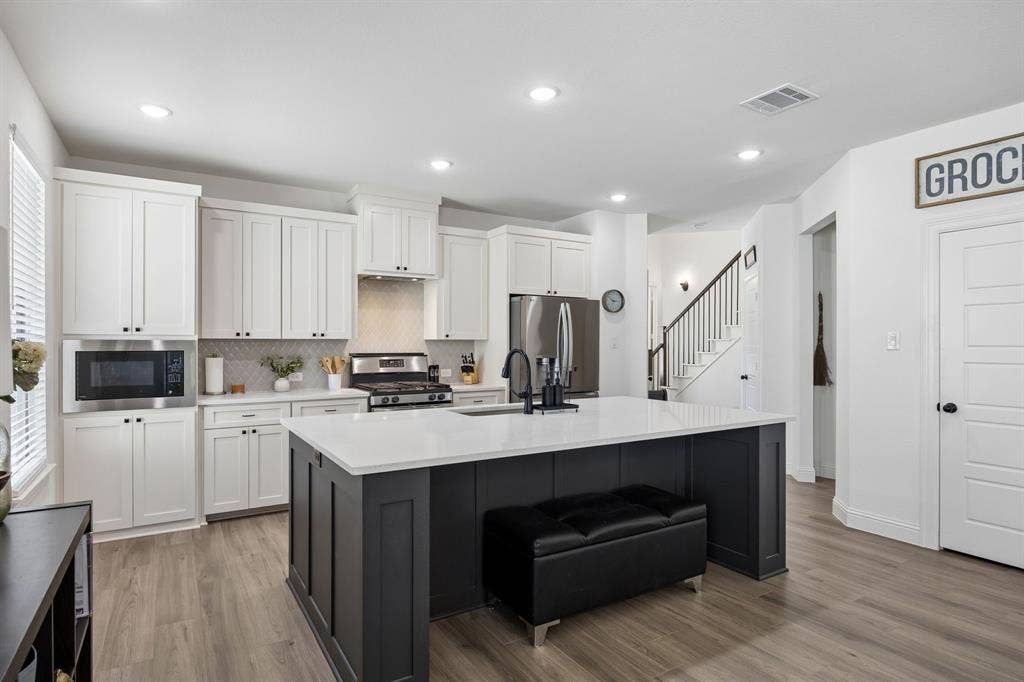 9036 Lakeside Drive, Fort Worth, TX 76179