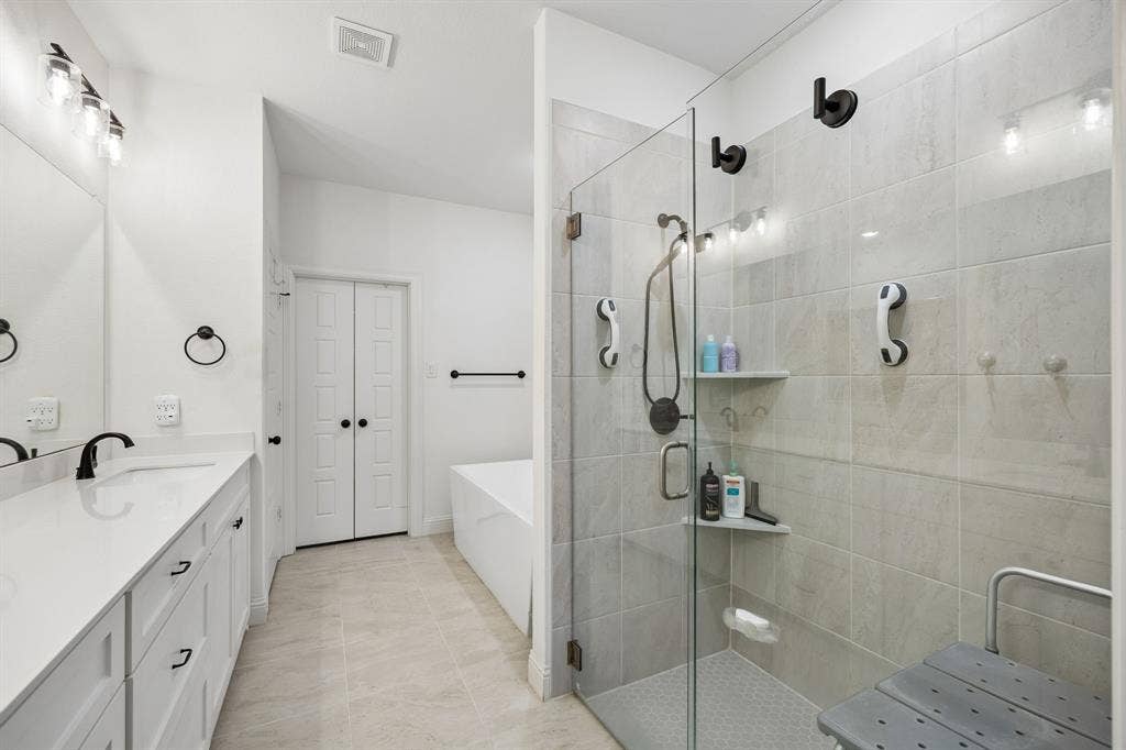 9036 Lakeside Drive, Fort Worth, TX 76179