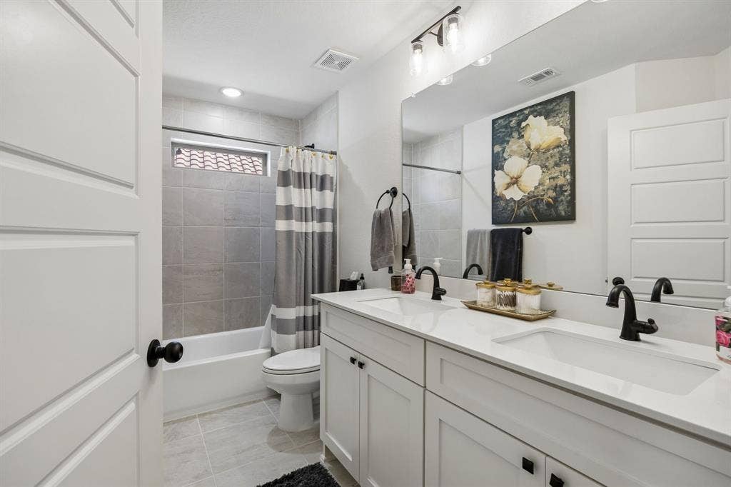 9036 Lakeside Drive, Fort Worth, TX 76179
