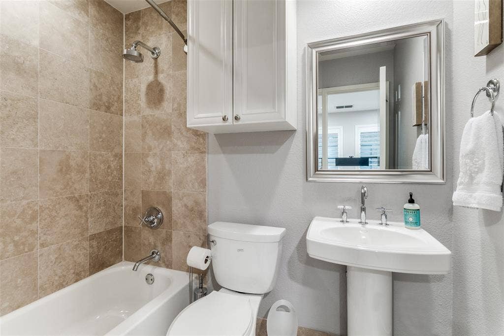 2411 N Hall Street, #31, Dallas, TX 75204 2411 N Hall Street, #31, Dallas, TX 75204