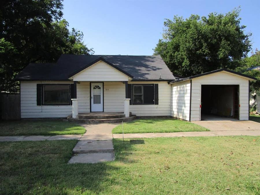 Property photo for 515 W McLain Street, Seymour, TX